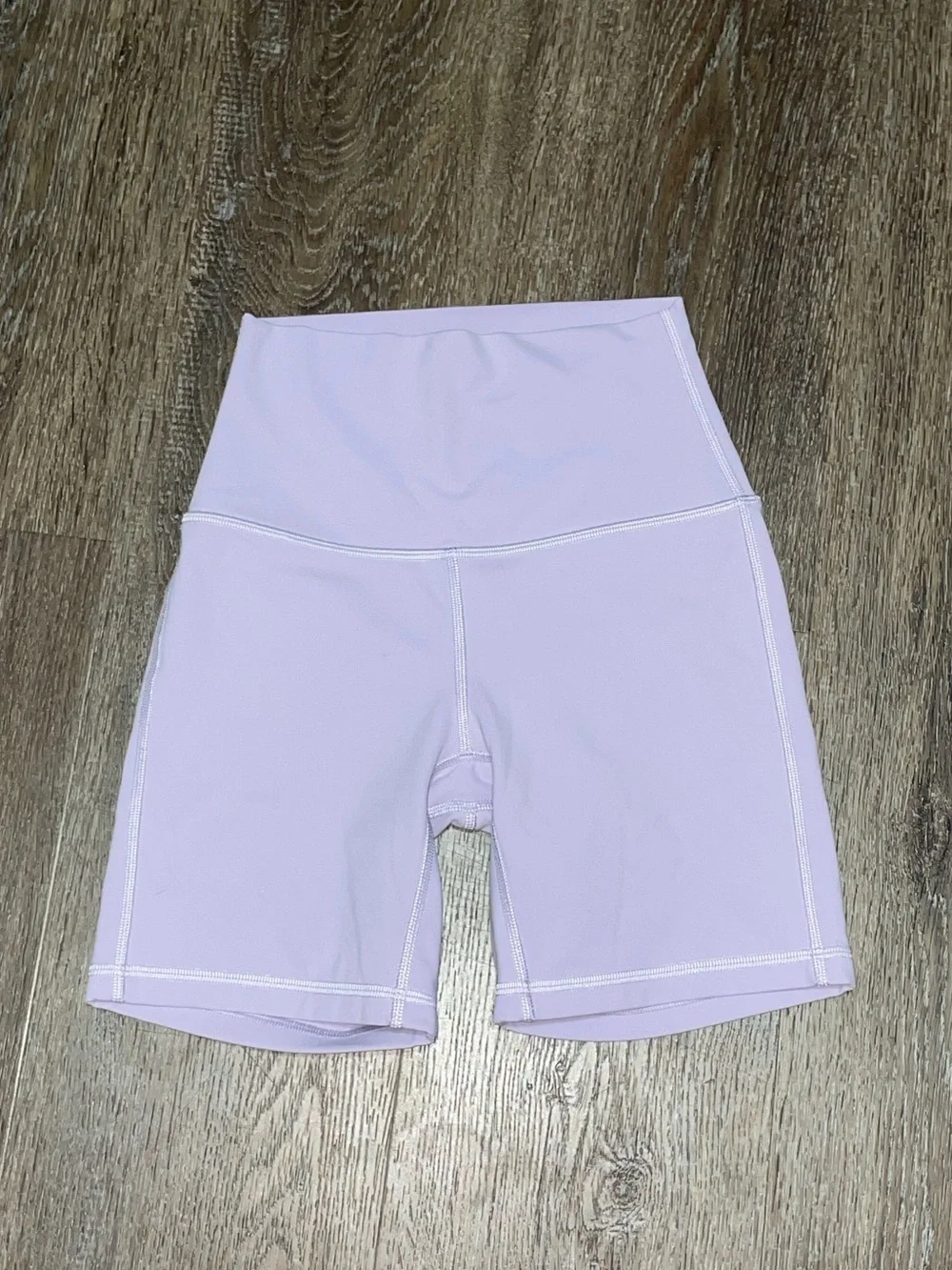 EUC Lululemon Matching Lavender Set. Size Top XS-S/Bottom 2